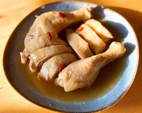  Shaoxing Drunken Chicken: Wann treffen schmackhaft marinierte Hähnchenstücke auf einen unvergesslichen Sherrygeschmack?